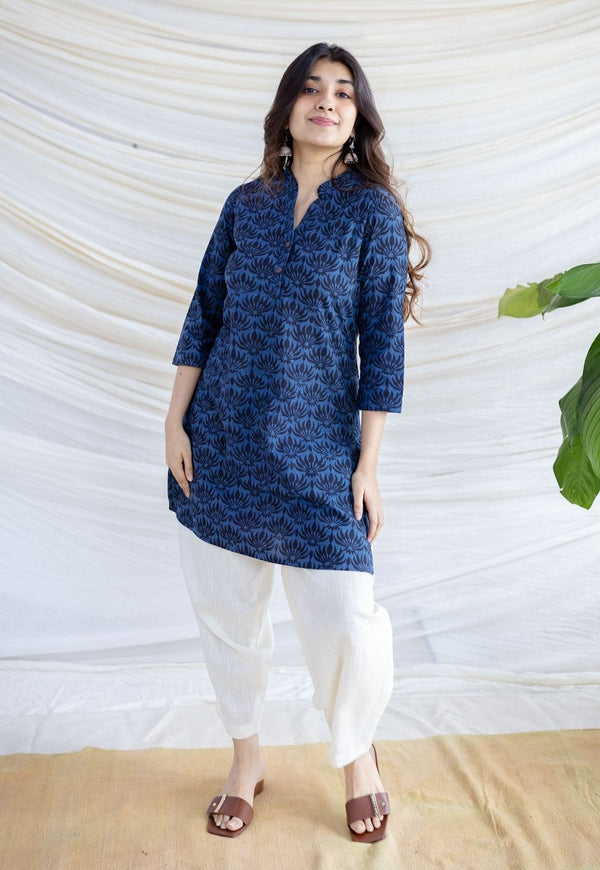 Aamiya Indigo Ajrakh Cotton Straight Kurta