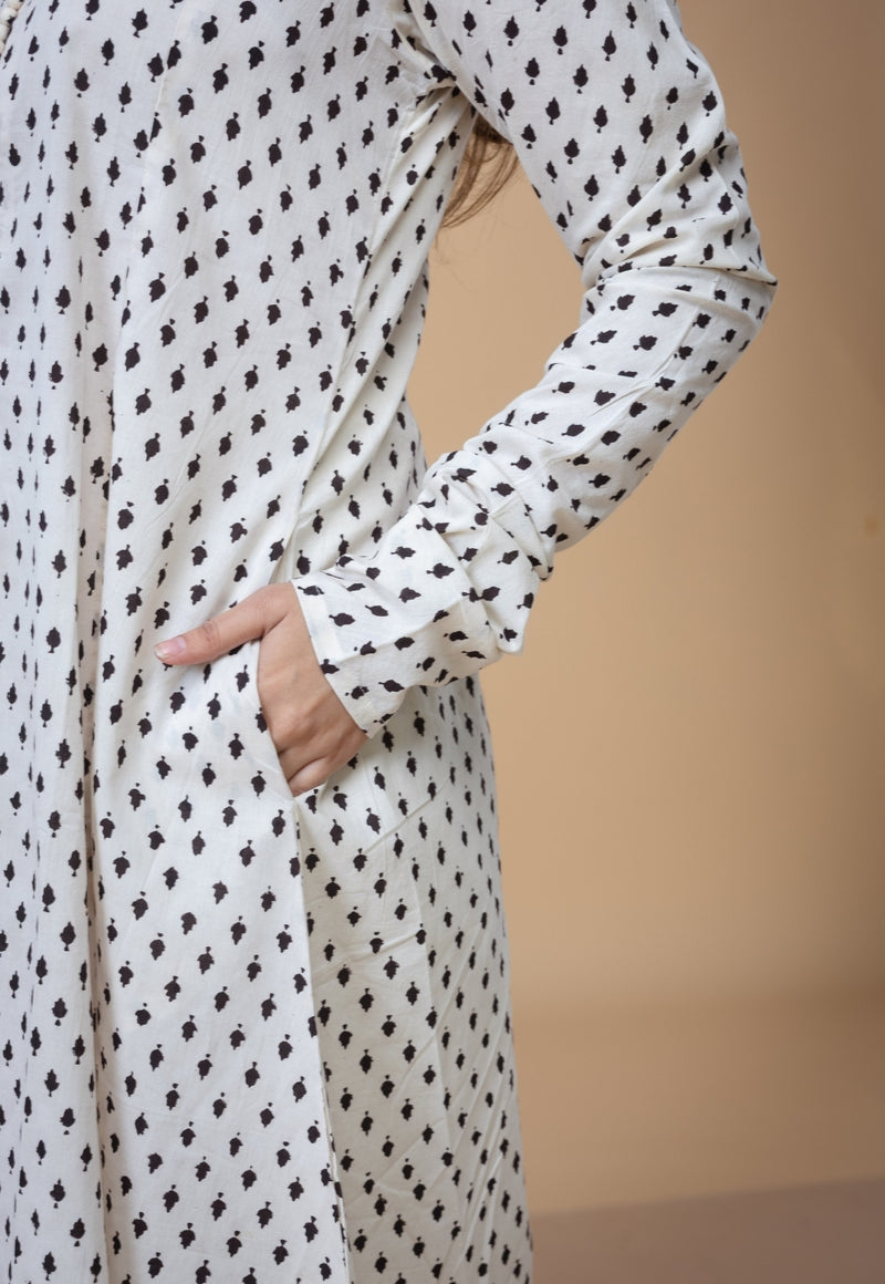 Akrita White Fakira Mul Kali kurta