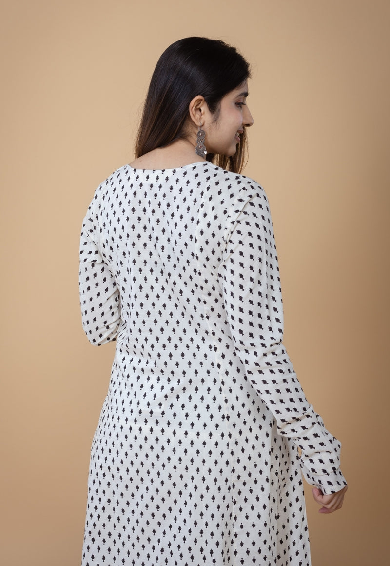 Akrita White Fakira Mul Kali kurta