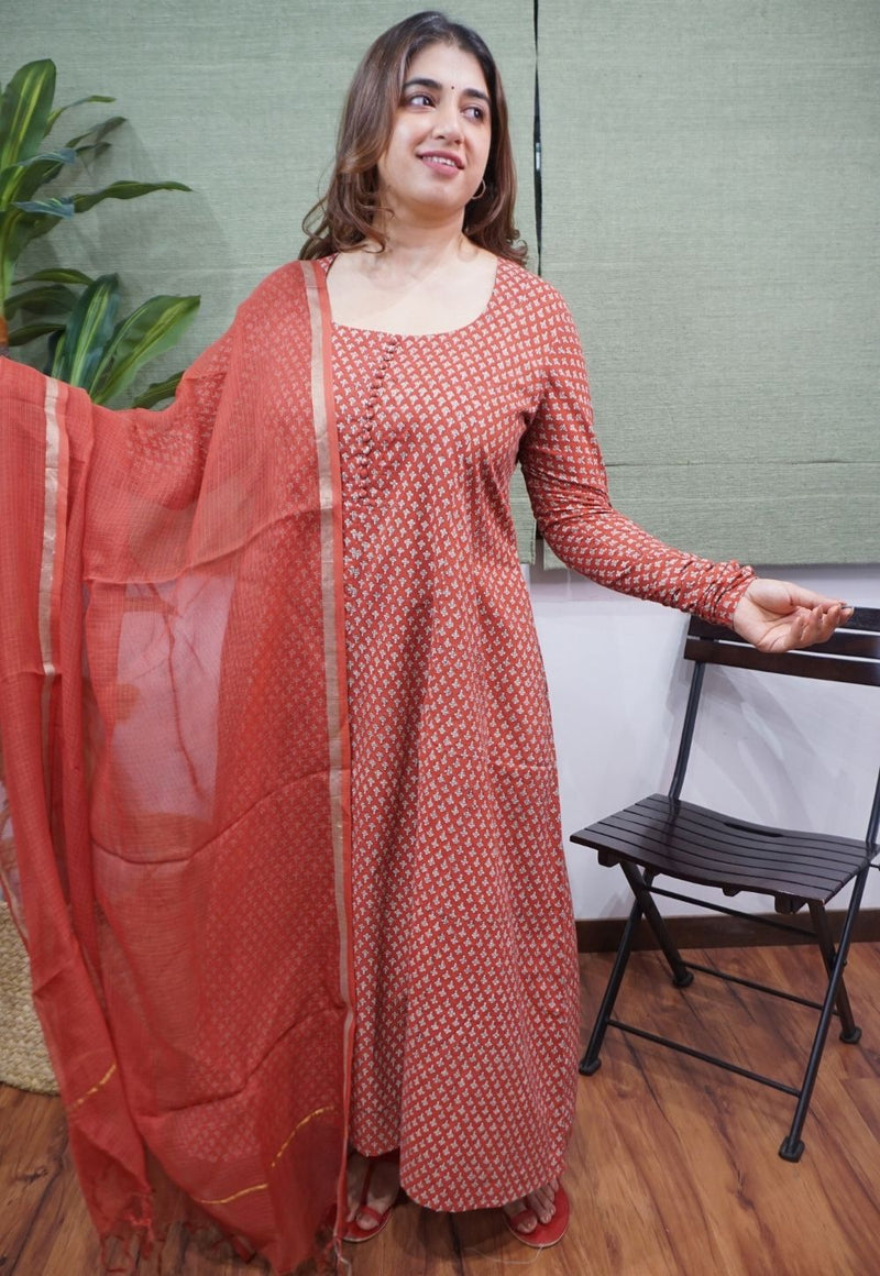 Akrita Madder Fadat Cotton Kali Kurta