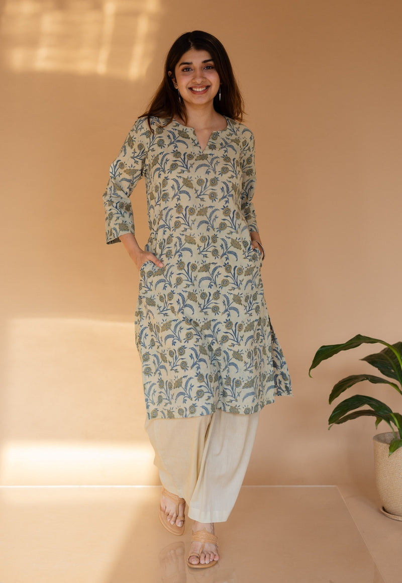 Hitanshi Off White Ajrakh Cotton Straight Kurta