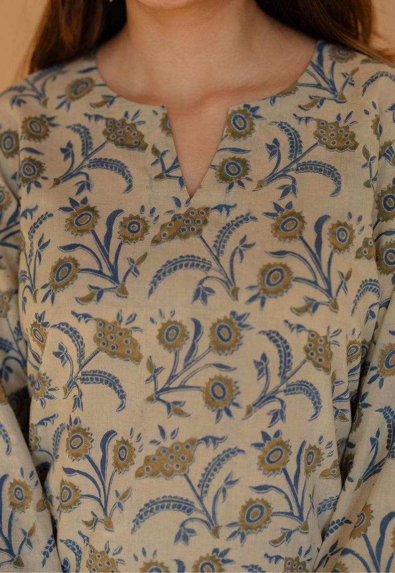 Hitanshi Off White Ajrakh Cotton Straight Kurta