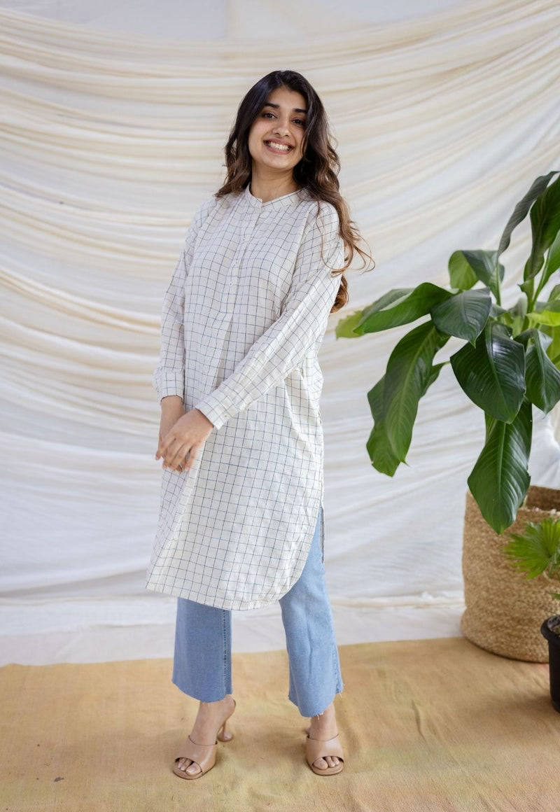 Baani Off White Loose Handwoven Kala Cotton Kurta