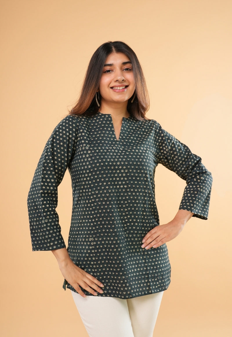 Tapsi Green Fadat Cotton Straight Short Top