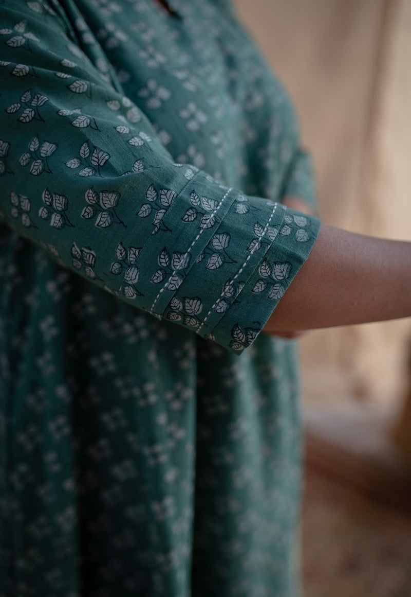 Iffah Dabu Slub Cotton Hand Embroidered Kali Kurta
