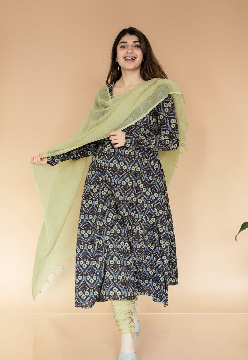 Miral Green Solid Slub Cotton Churidar