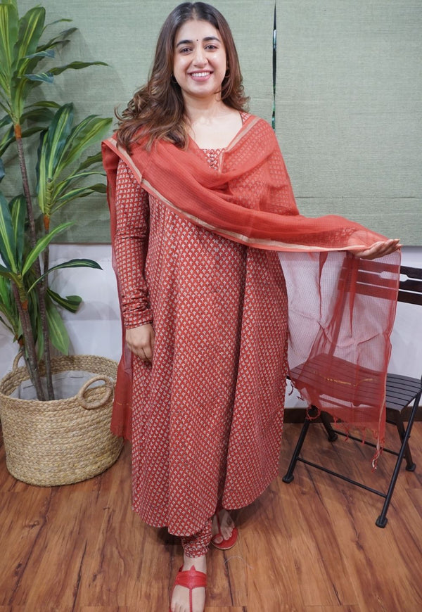 Akrita Madder Fadat Cotton Kali Kurta